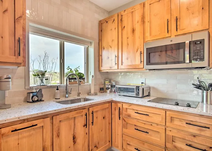 ~ 10 Mi To Downtown & U Of A Apartment